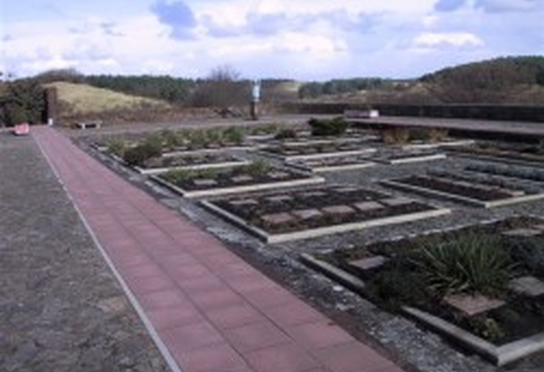 Oorlogsmonumenten — Eerebegraafplaats Bloemendaal